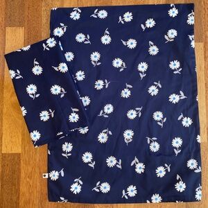 Kate Spade Pair of Pillowcases Luxury Bedding Cotton BLUE White Daisy Floral 2